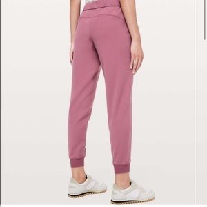 Lululemon “On the Fly” Misty Merlot Jogger